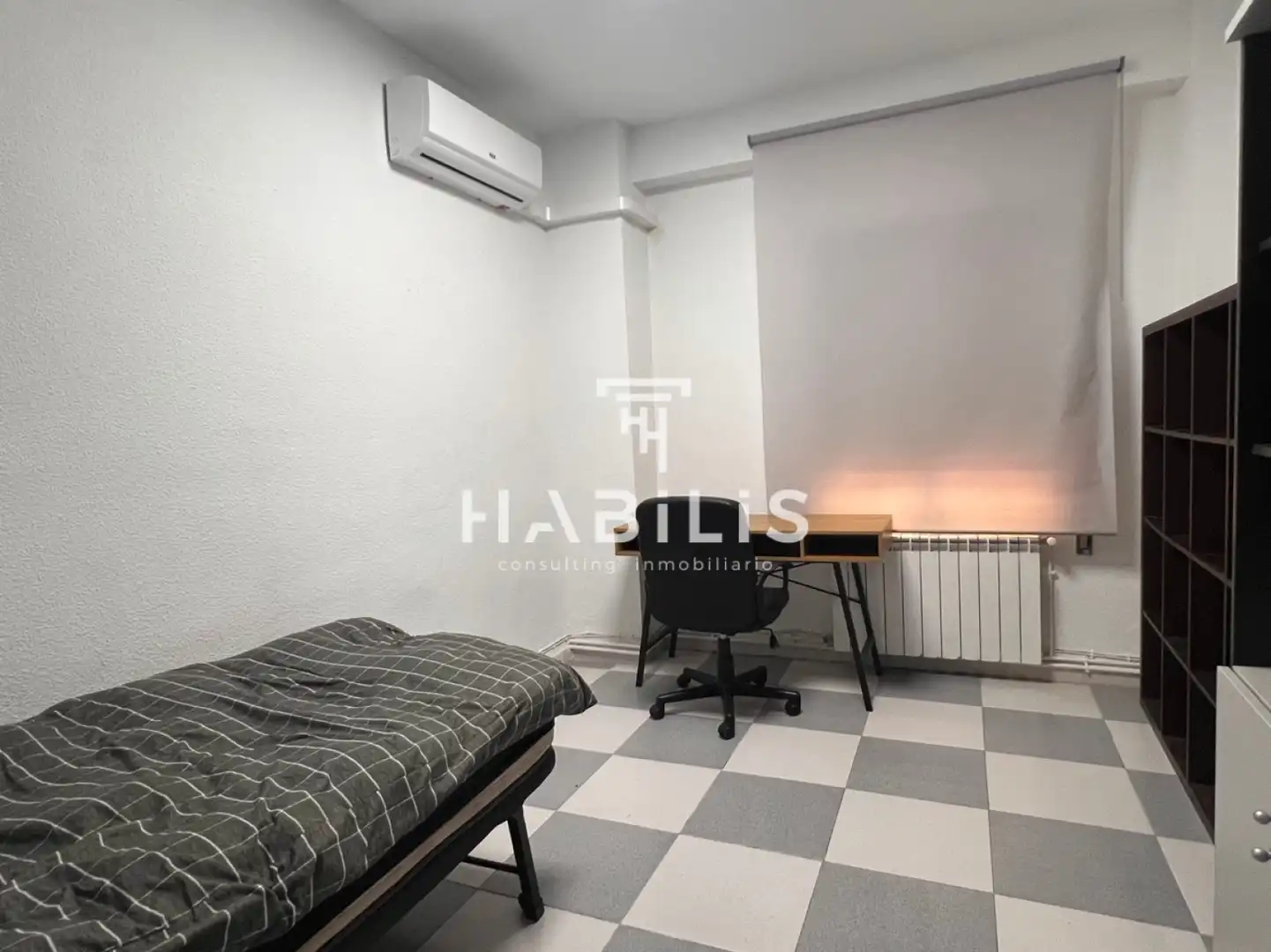 Bedroom of Flat for rent in Toledo  with Air Conditioner, Heating and Furnished