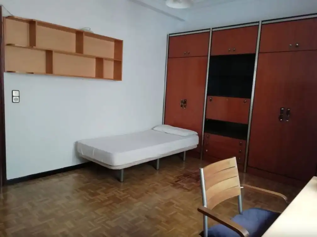 Habitación de Piso de alquiler en Zaragoza con Calefacción, Parquet y Amueblado