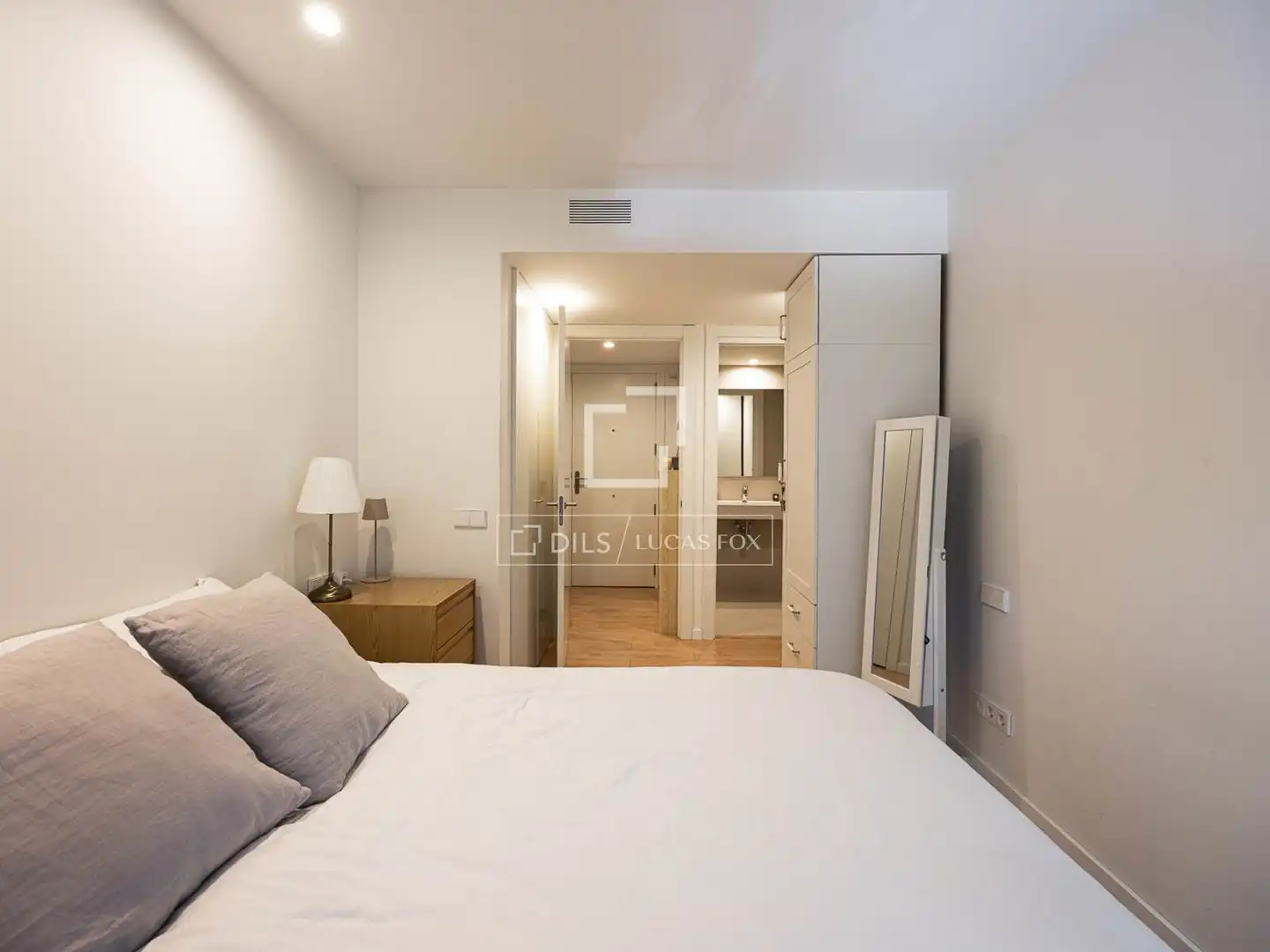 Bedroom of Flat for sale in Barcelona  with Air Conditioner, Terrace and Furnished