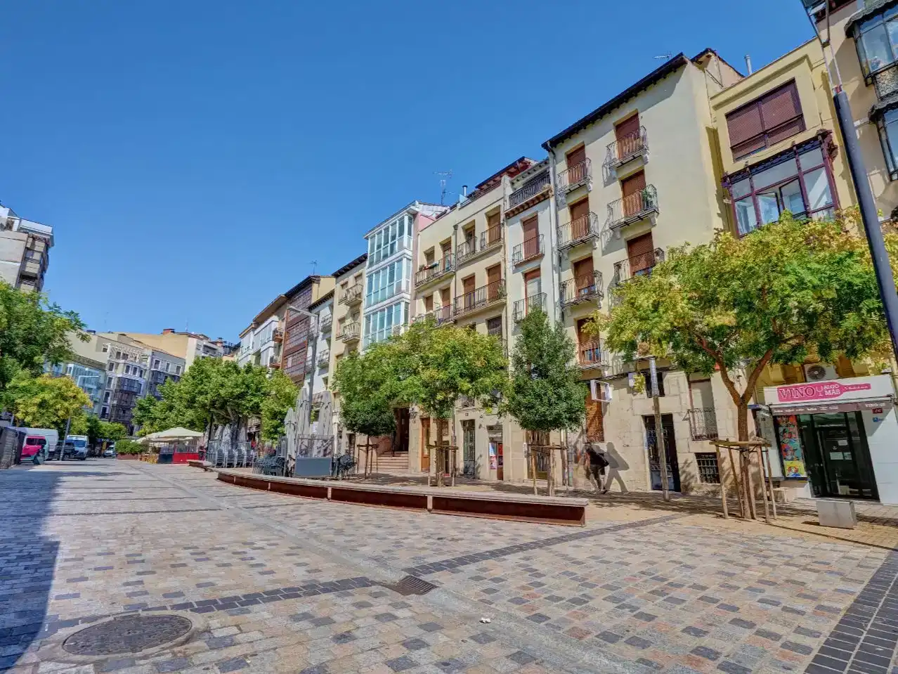 Vista exterior de Pis en venda en  Logroño