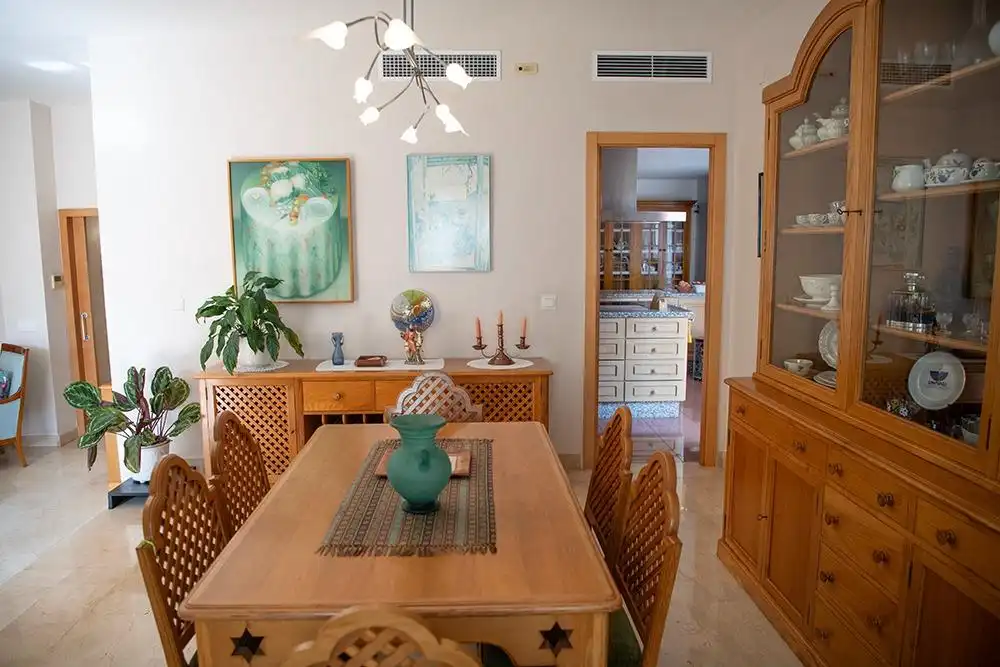 Comedor de Casa o chalet en venta en Bormujos con Aire acondicionado, Calefacción y Jardín privado