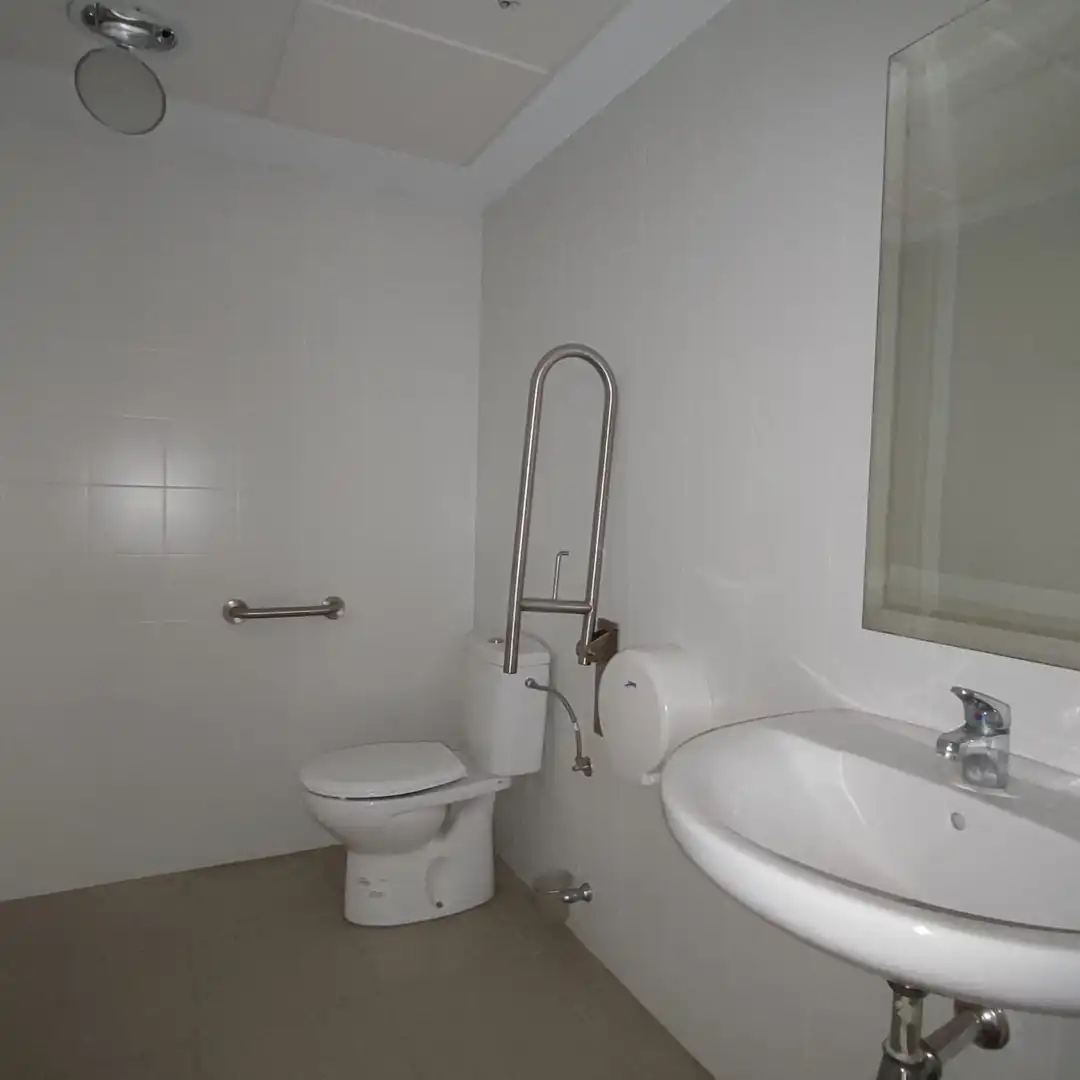 Baño de Local en venta en Fuente-Tójar con Aire acondicionado