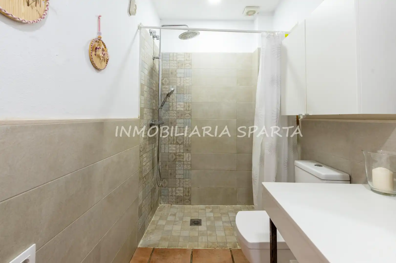 Baño de Casa adosada en venta en Gelves con Terraza, Horno y Lavadora