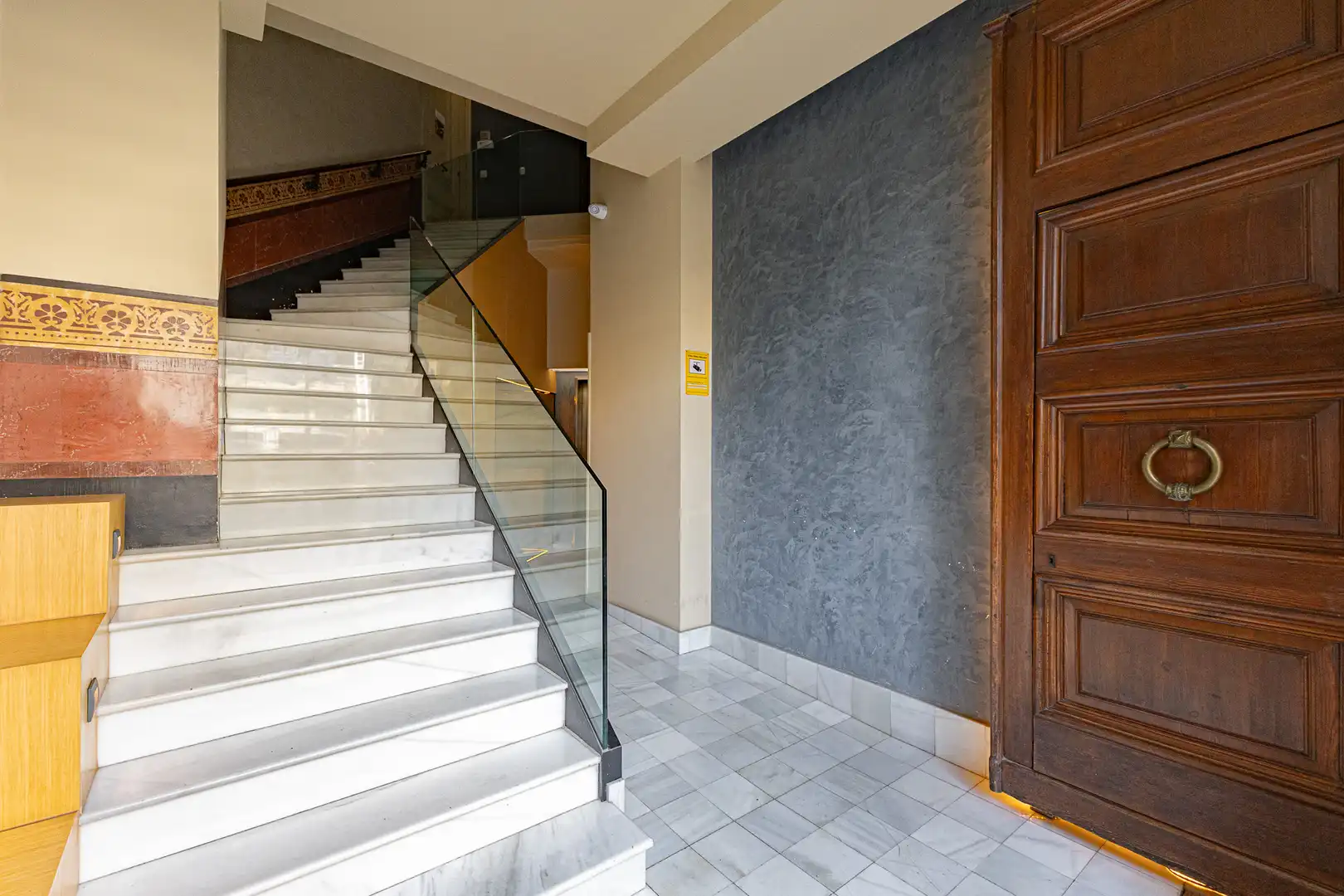Wohnung zum Verkauf in Barcelona mit Klimaanlage, Heizung und Balkon
