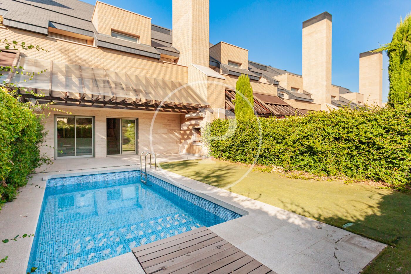 Piscina de Casa adosada de alquiler en Pozuelo de Alarcón con Aire acondicionado, Calefacción y Jardín privado