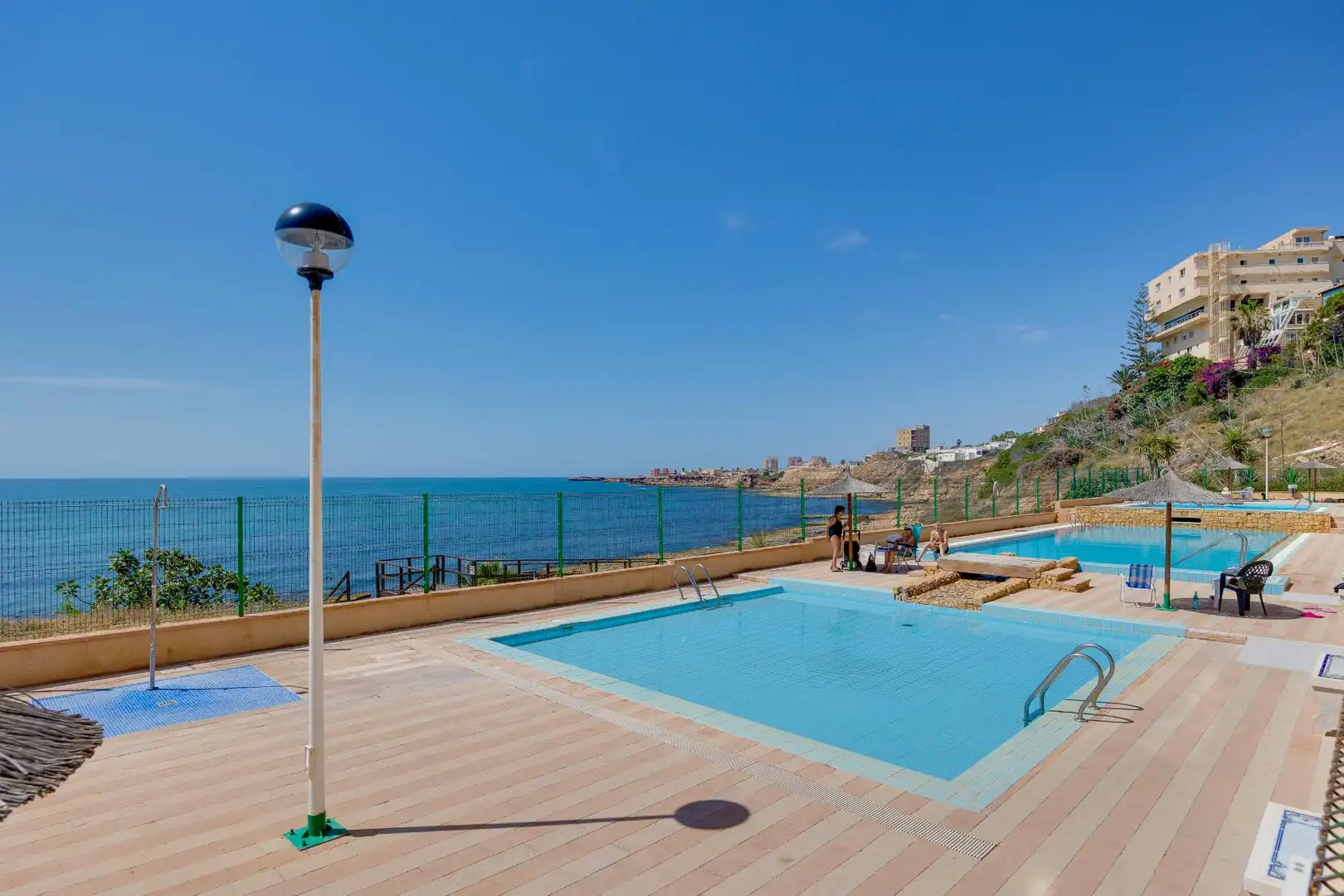 Piscina de Apartament en venda en Torrevieja amb Piscina, Moblat i Rentadora