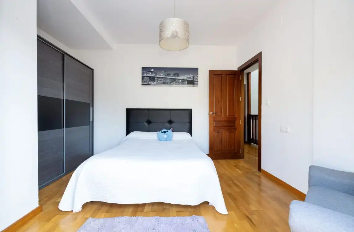 Habitación de Casa o chalet en venta en La Zubia con Aire acondicionado, Calefacción y Jardín privado