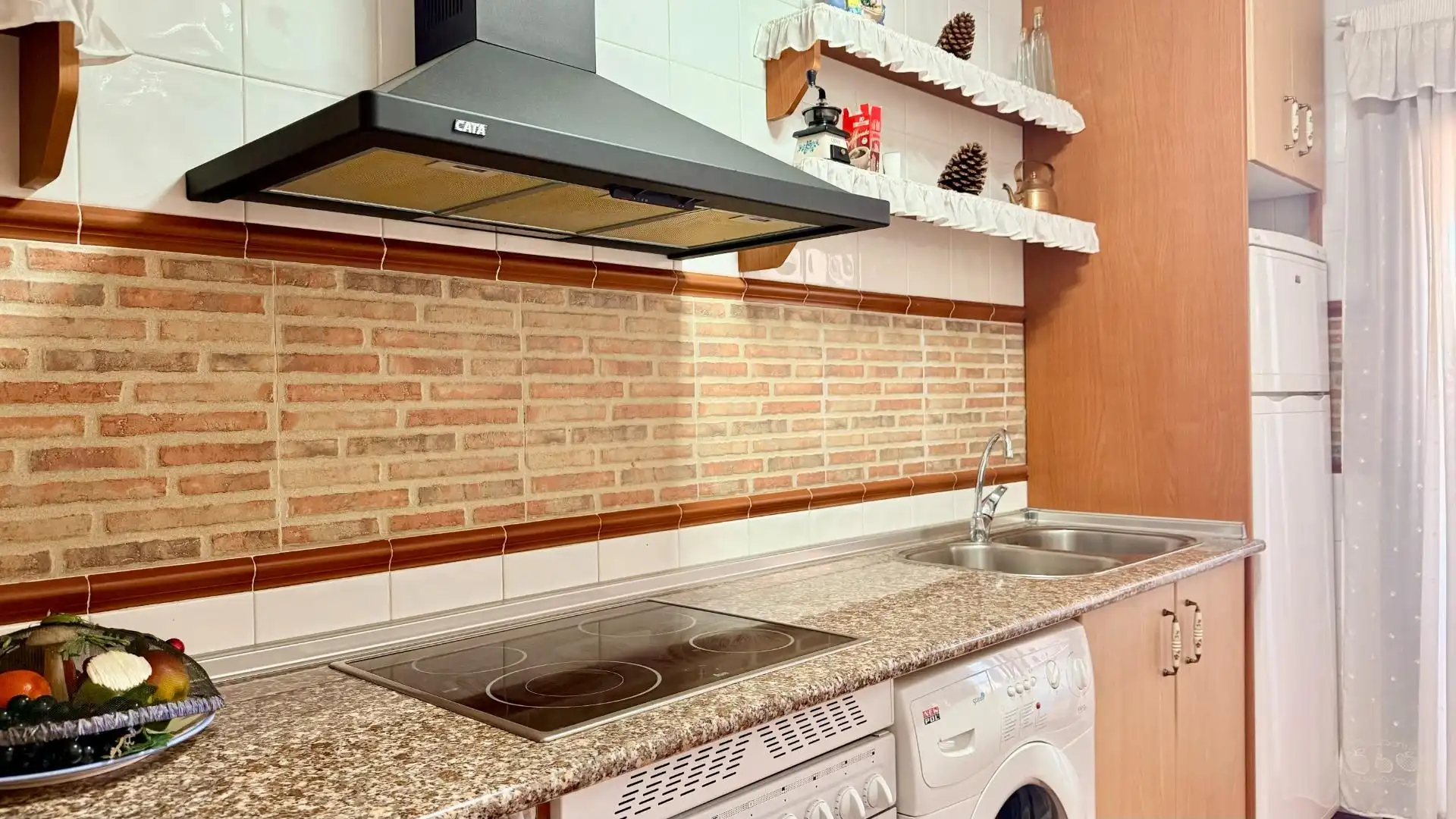 Cocina de Casa o chalet en venta en Lastras de Cuéllar con Calefacción, Jardín privado y Terraza
