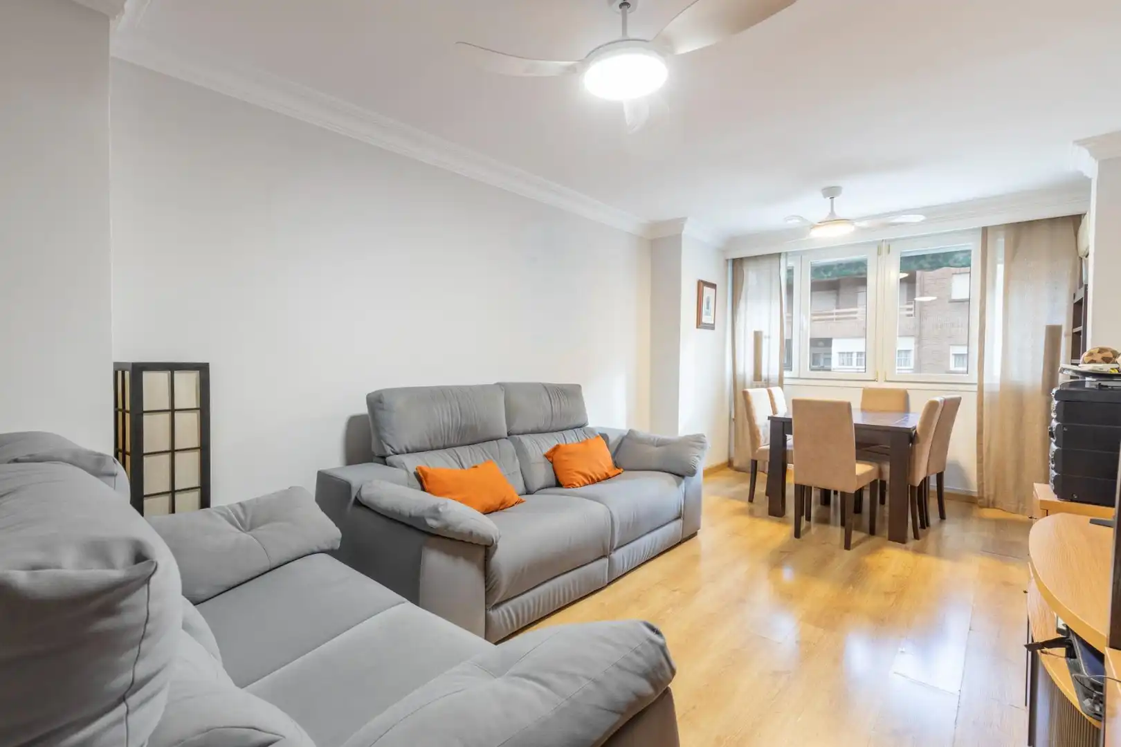Living room of Flat for sale in Granada  with Parquet flooring and Storage room