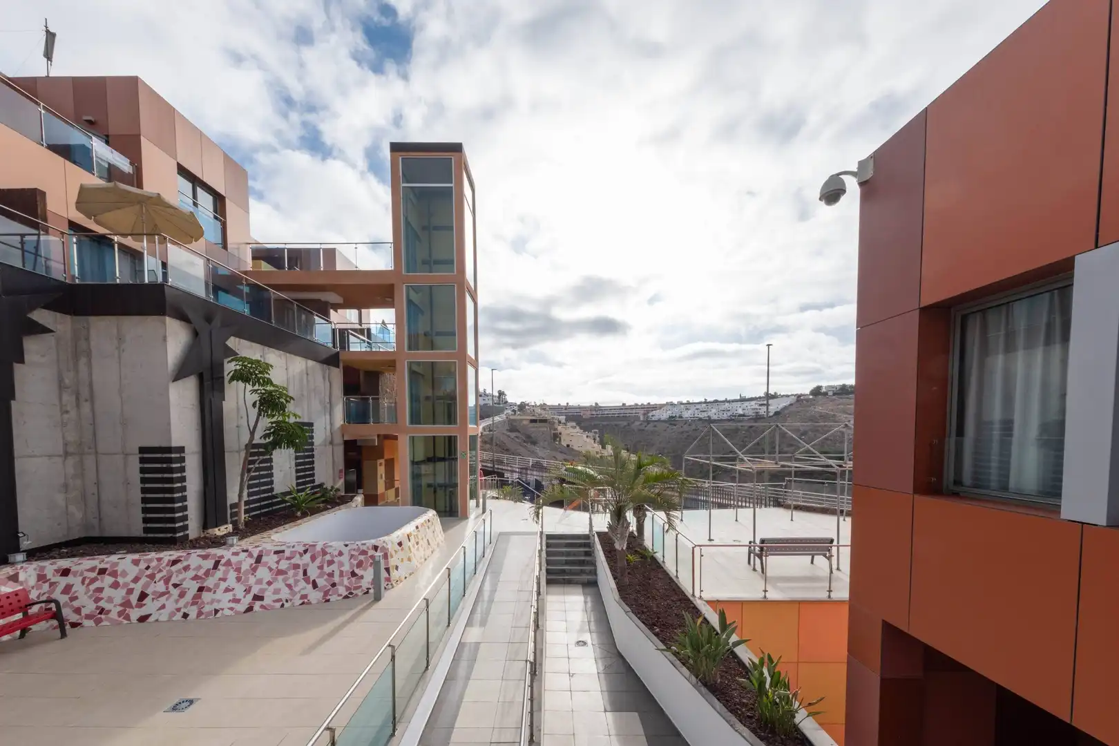Vista exterior de Edifici en venda en Mogán