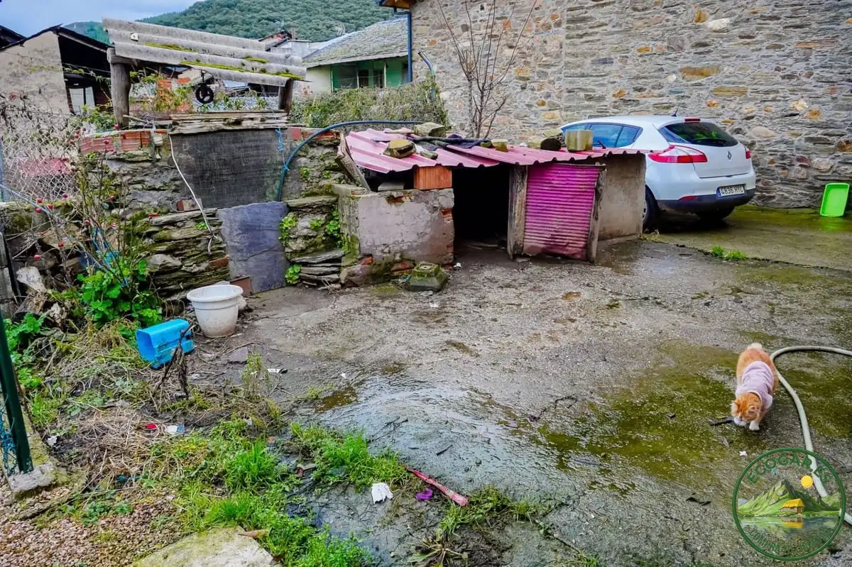 Parking de Casa o chalet en venta en Ponferrada con Calefacción, Jardín privado y Trastero