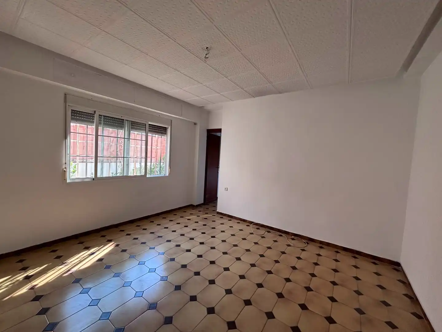 Dormitori de Casa o xalet en venda en Burjassot amb Terrassa i Balcó