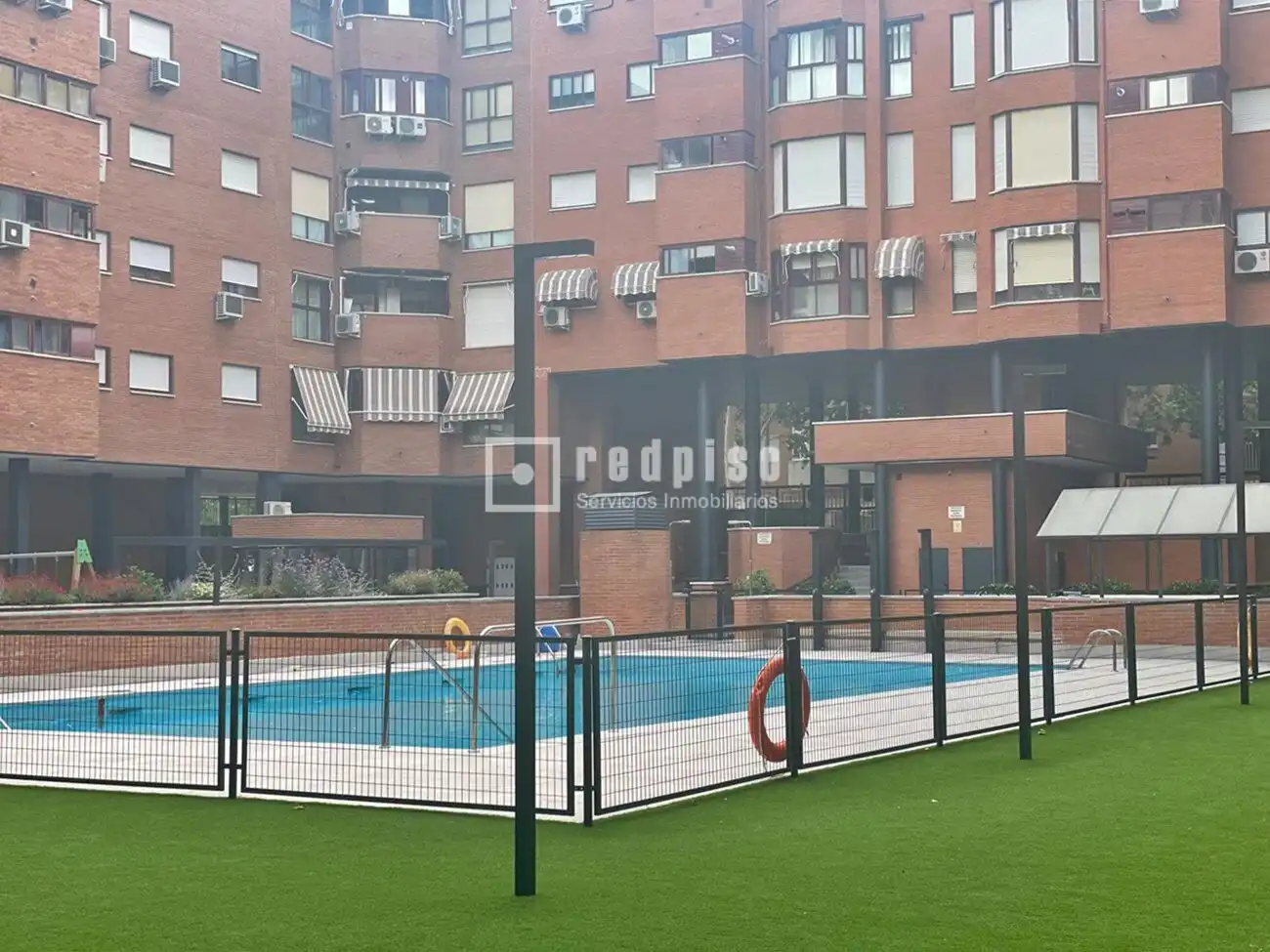 Piscina de Piso en venta en Alcorcón con Aire acondicionado, Calefacción y Jardín privado