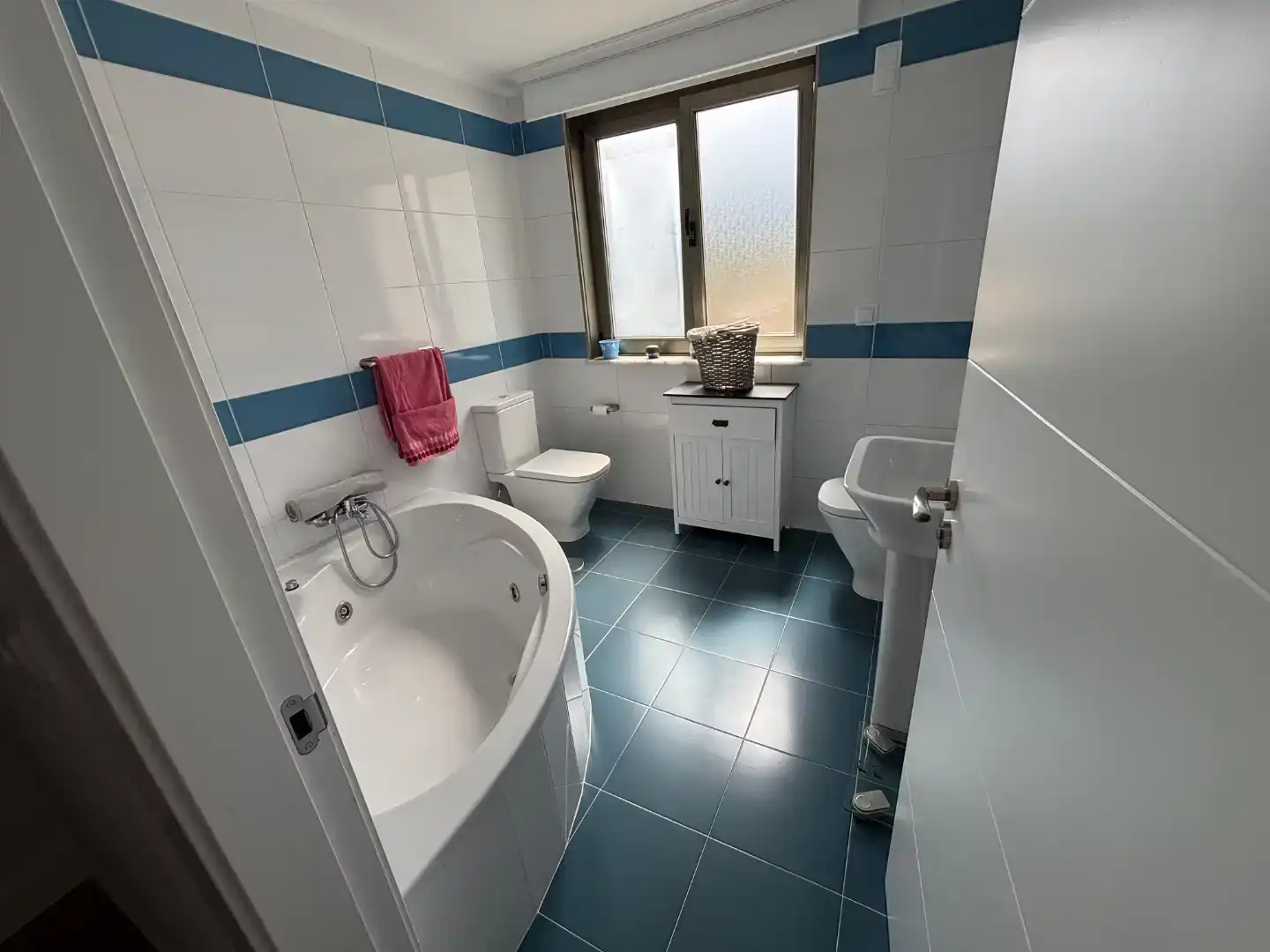 Baño de Piso de alquiler en Cedeira con Parquet y Trastero