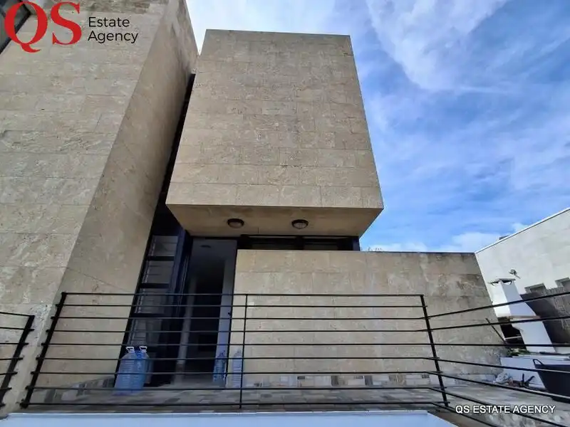 Vista exterior de Casa adosada en venda en Salou amb Aire condicionat, Calefacció i Jardí privat