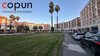 Vista exterior de Pis en venda en Gijón  amb Calefacció, Jardí privat i Moblat
