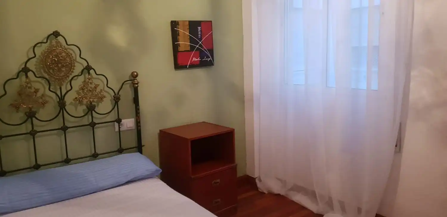 Habitación de Piso de alquiler en Sevilla con Aire acondicionado, Amueblado y Horno