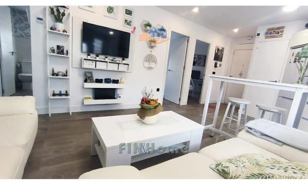 Living room of Flat for sale in Sevilla  with Air Conditioner, Heating and Furnished
