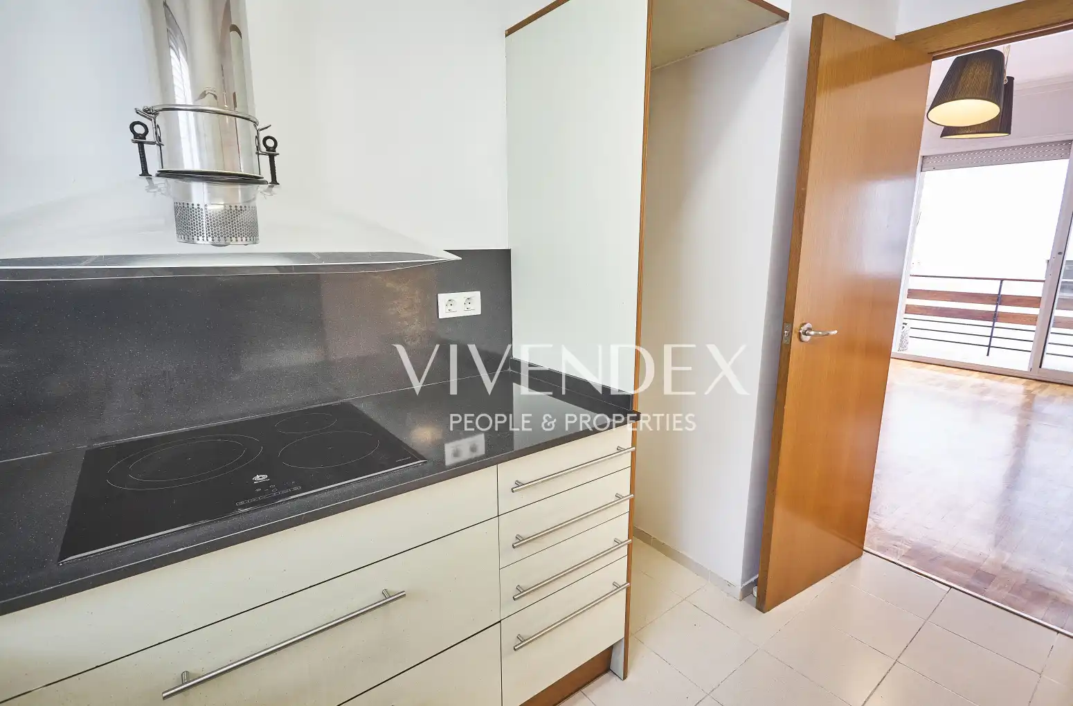 Kitchen of Flat for sale in Barcelona  with Heating, Parquet flooring and Balcony