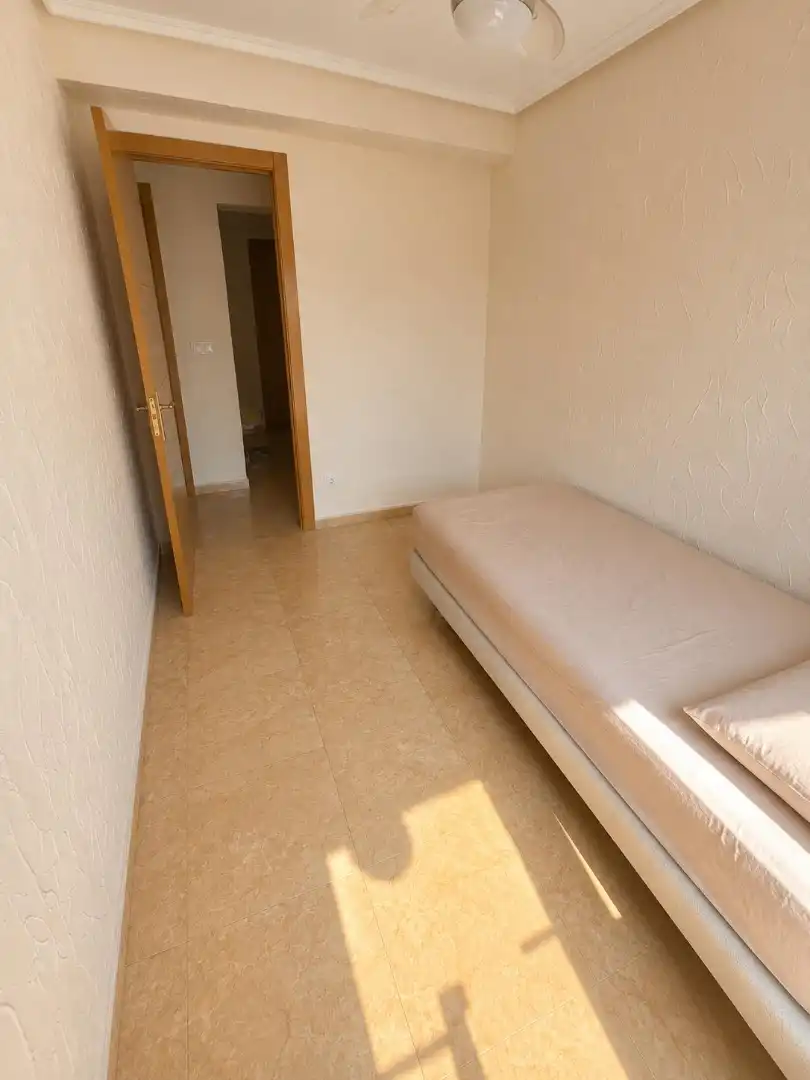 Habitación de Piso de alquiler en Valencia con Aire acondicionado, Amueblado y Horno