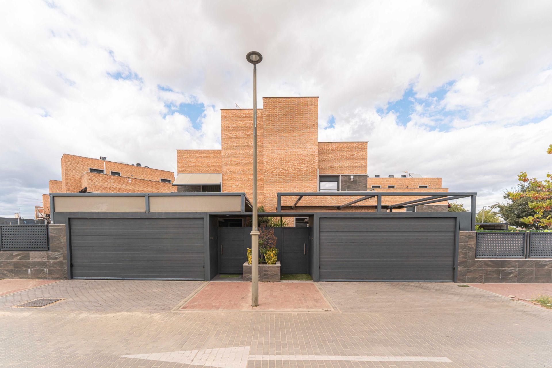 Exterior view of House or chalet for sale in Móstoles  with Heating, Private garden and Terrace