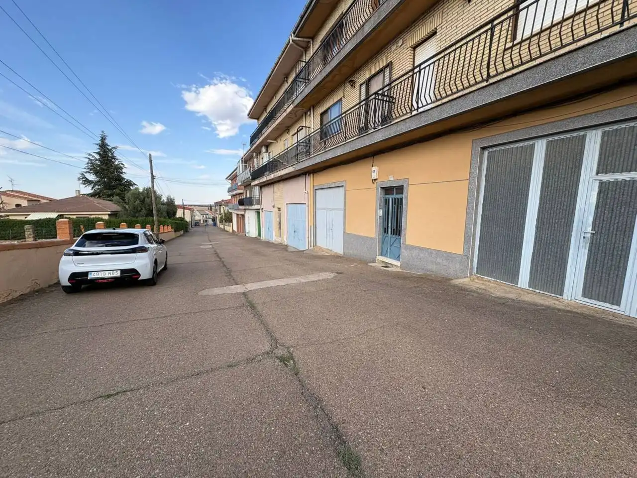 Vista exterior de Pis en venda en Tamames amb Moblat i Balcó