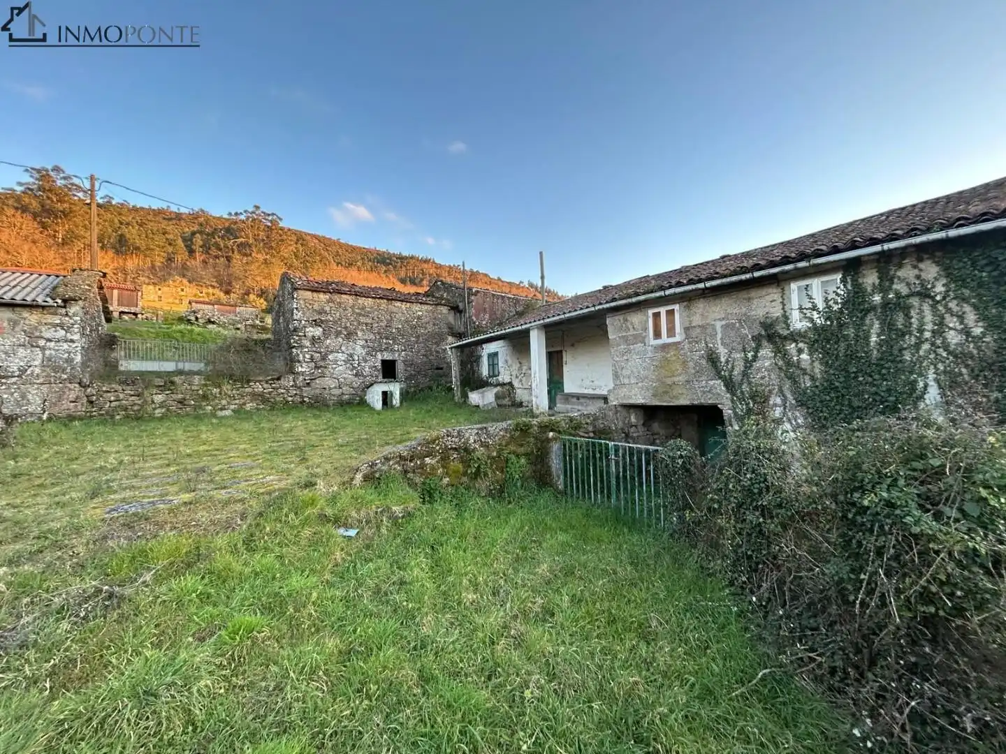 Vista exterior de Casa o xalet en venda en Cerdedo amb Jardí privat i Traster