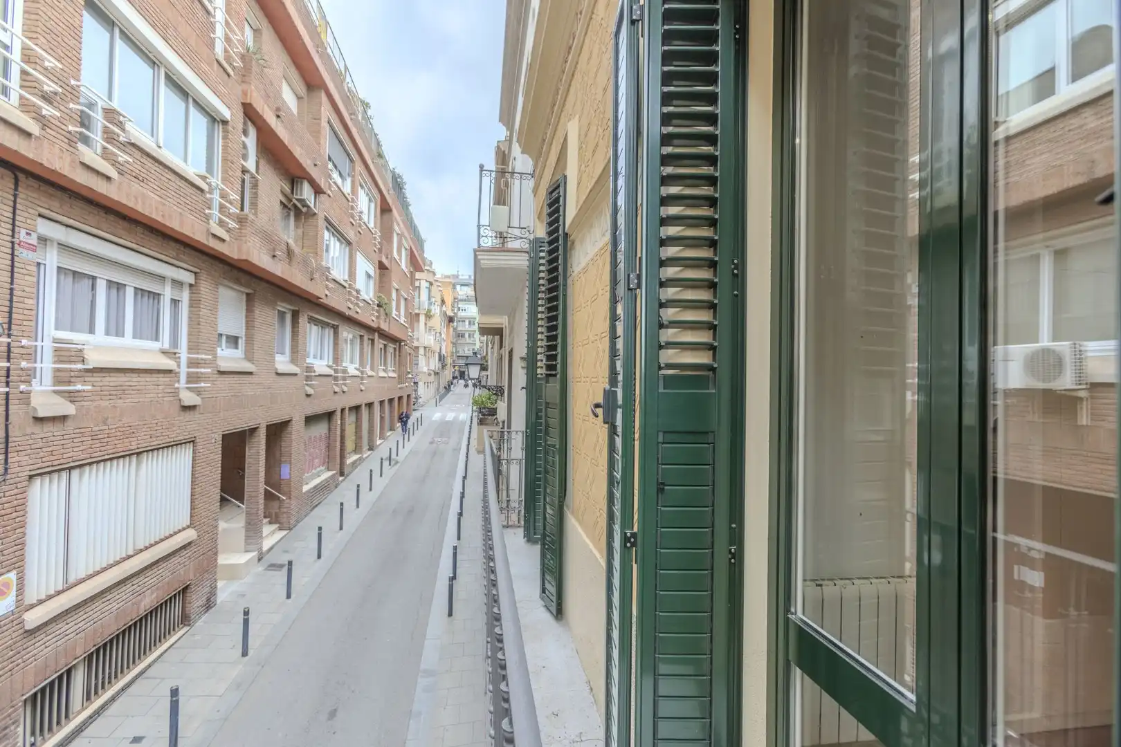 Vista exterior de Casa adosada en venta en Barcelona con Parquet y Terraza