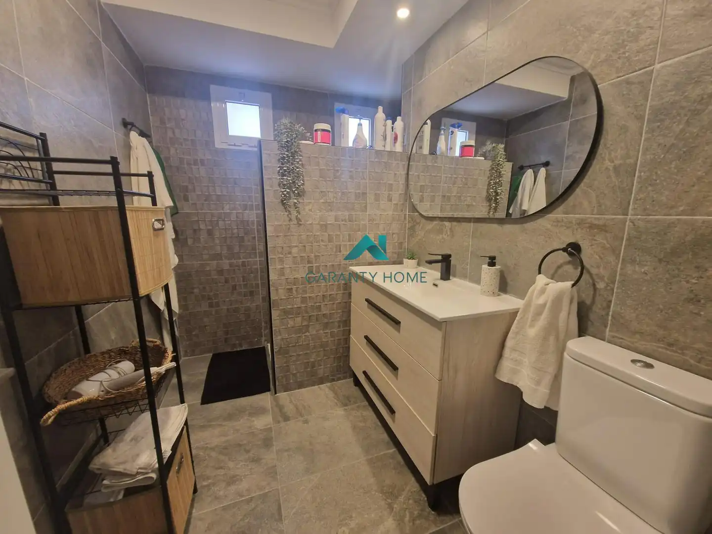 Badezimmer von Einfamilien-Reihenhaus zum Verkauf in Jerez de la Frontera mit Klimaanlage und Terrasse