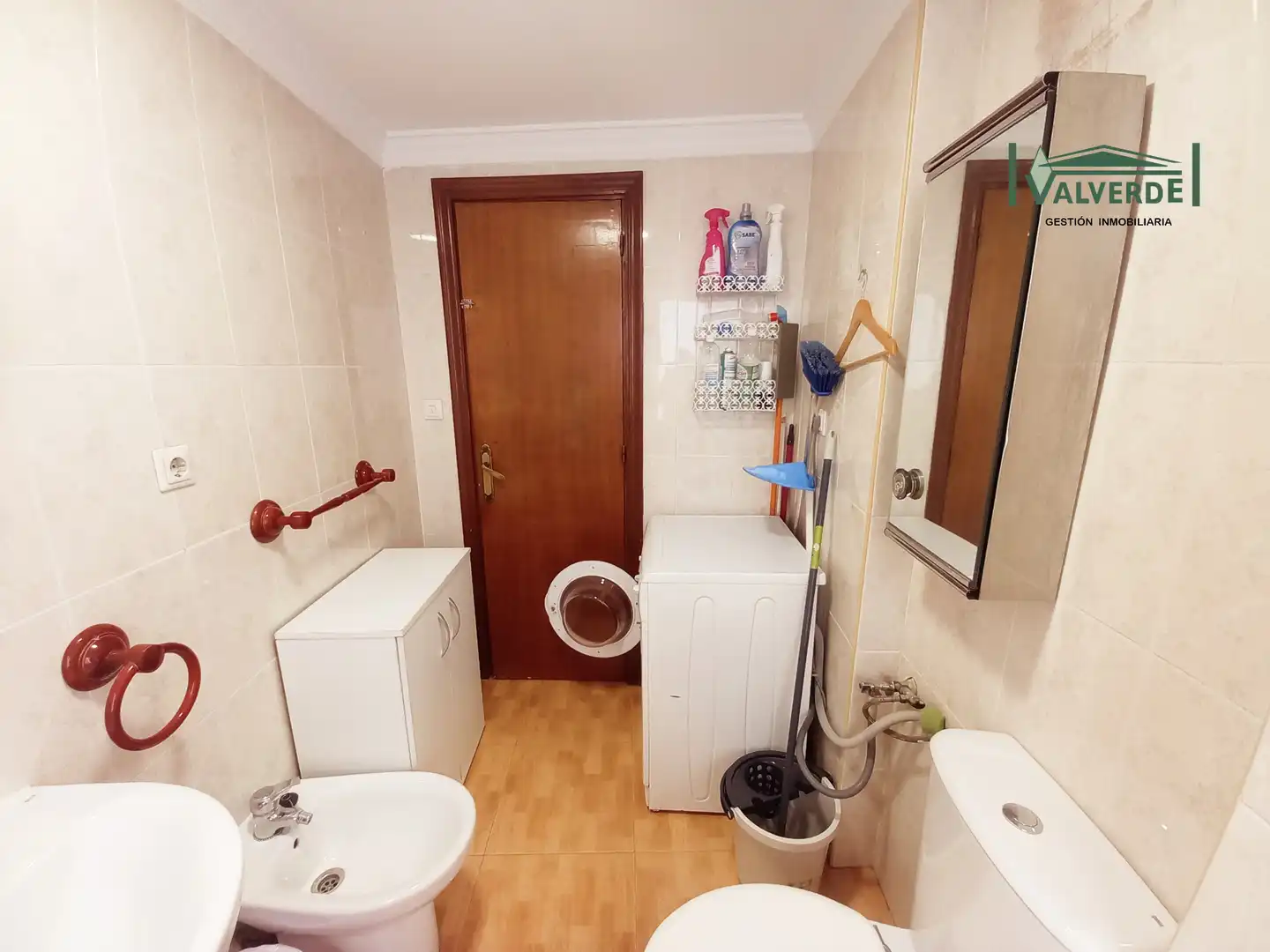 Badezimmer von Wohnung zur Miete in Granada mit Möbliert, Waschmaschine und Mikrowelle