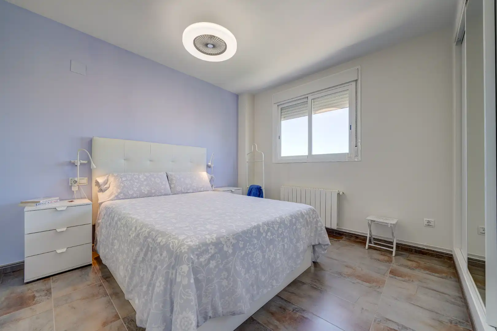 Schlafzimmer von Dachboden zum Verkauf in La Pobla de Farnals mit Klimaanlage, Heizung und Terrasse
