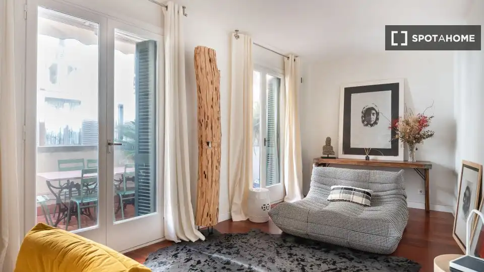 Habitació a Sant Pere, Sta. Caterina i la Ribera