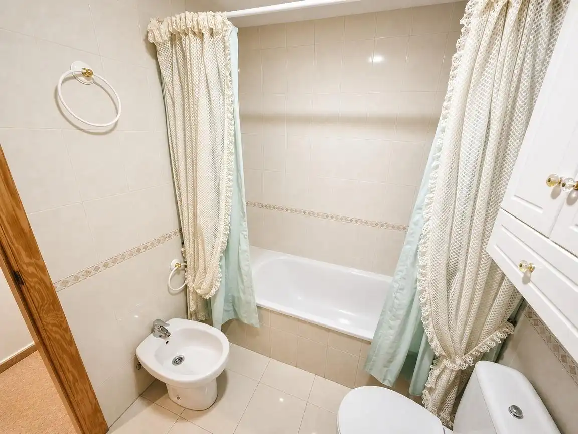 Baño de Piso en venta en Alicante / Alacant con Aire acondicionado, Calefacción y Trastero