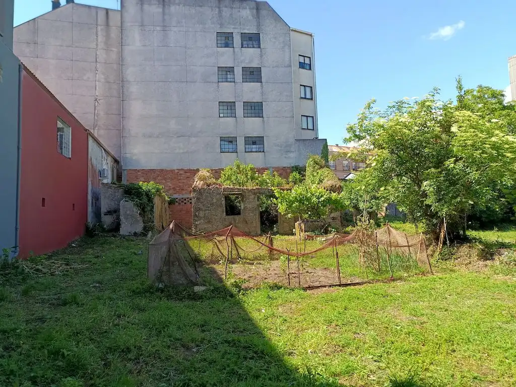 Wohnbaugrundstück zum Verkauf in Rúa Pintor Laxeiro
