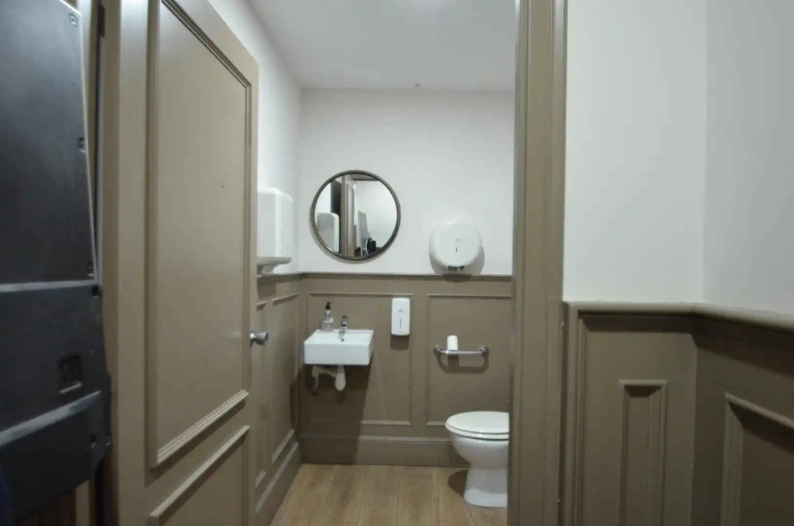 Badezimmer von Geschaftsraum zur Miete in Vilanova i la Geltrú mit Möbliert