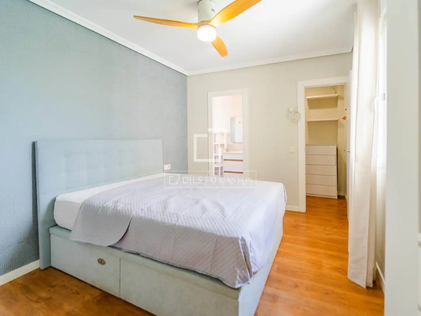 Dormitori de Àtic de lloguer en Valencia amb Aire condicionat, Parquet i Terrassa