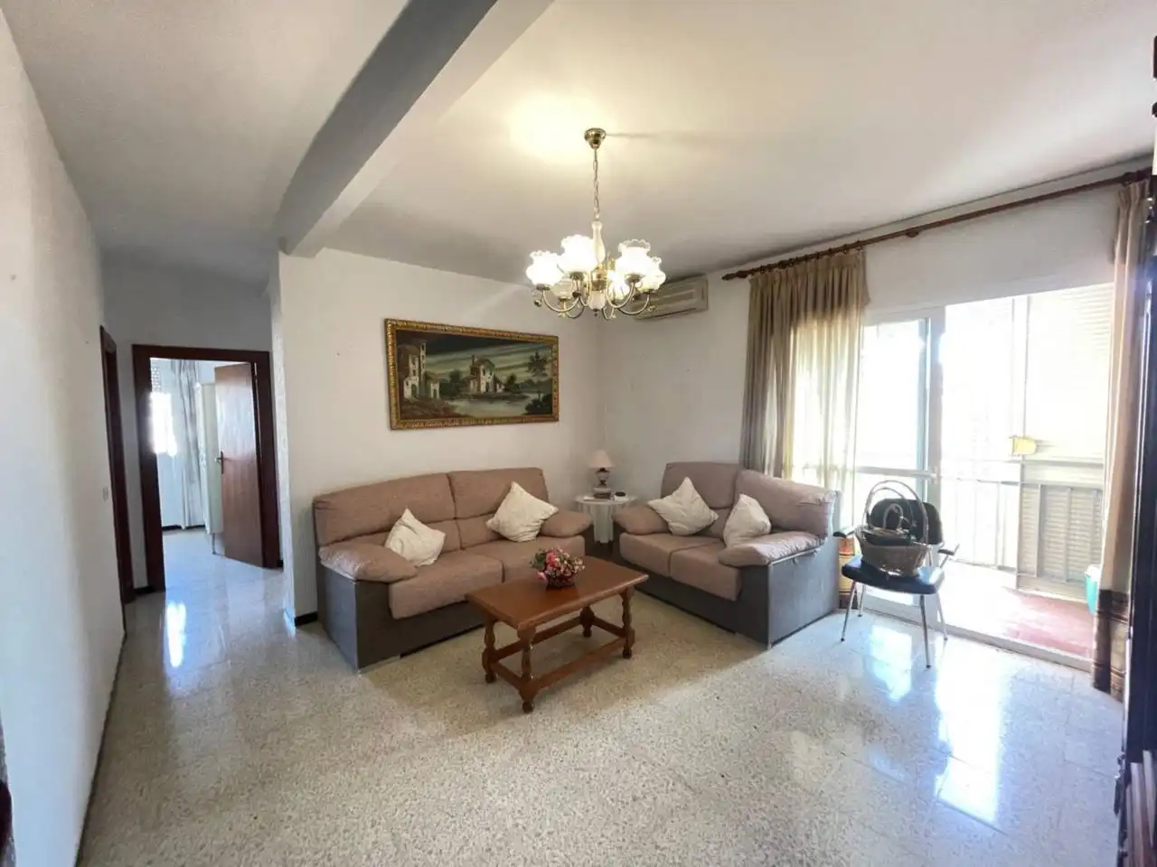 Sala d'estar de Pis en venda en Estepona amb Aire condicionat, Terrassa i Moblat