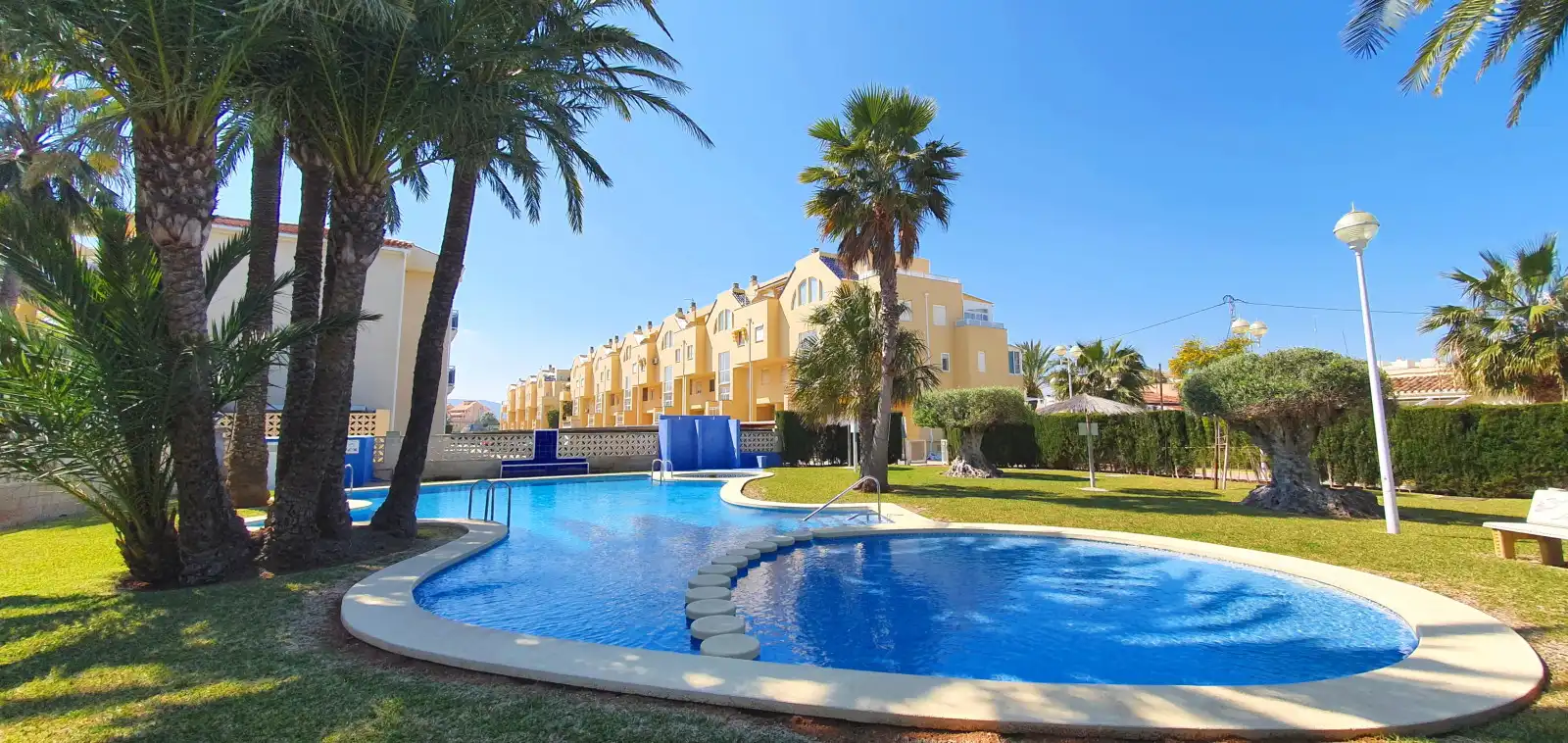 Piscina de Apartamento de alquiler en Dénia con Aire acondicionado, Calefacción y Terraza