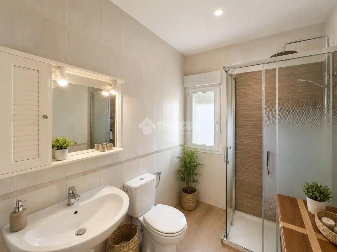 Baño de Casa adosada en venta en Villanueva de la Torre con Jardín privado, Terraza y Balcón