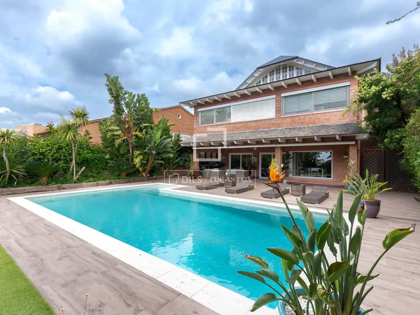 Piscina de Casa o xalet en venda en Sant Just Desvern amb Aire condicionat, Calefacció i Jardí privat