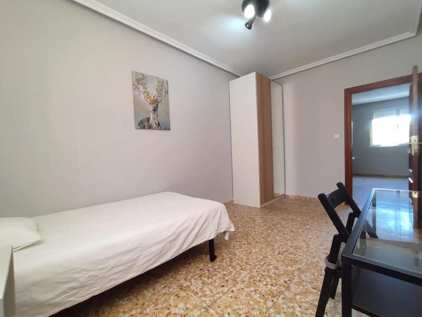 Room in Plaza de Corpus Barga, 7, Palomeras Bajas