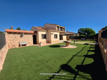 Villa avec balcon à vendre à Pedanías Oeste
