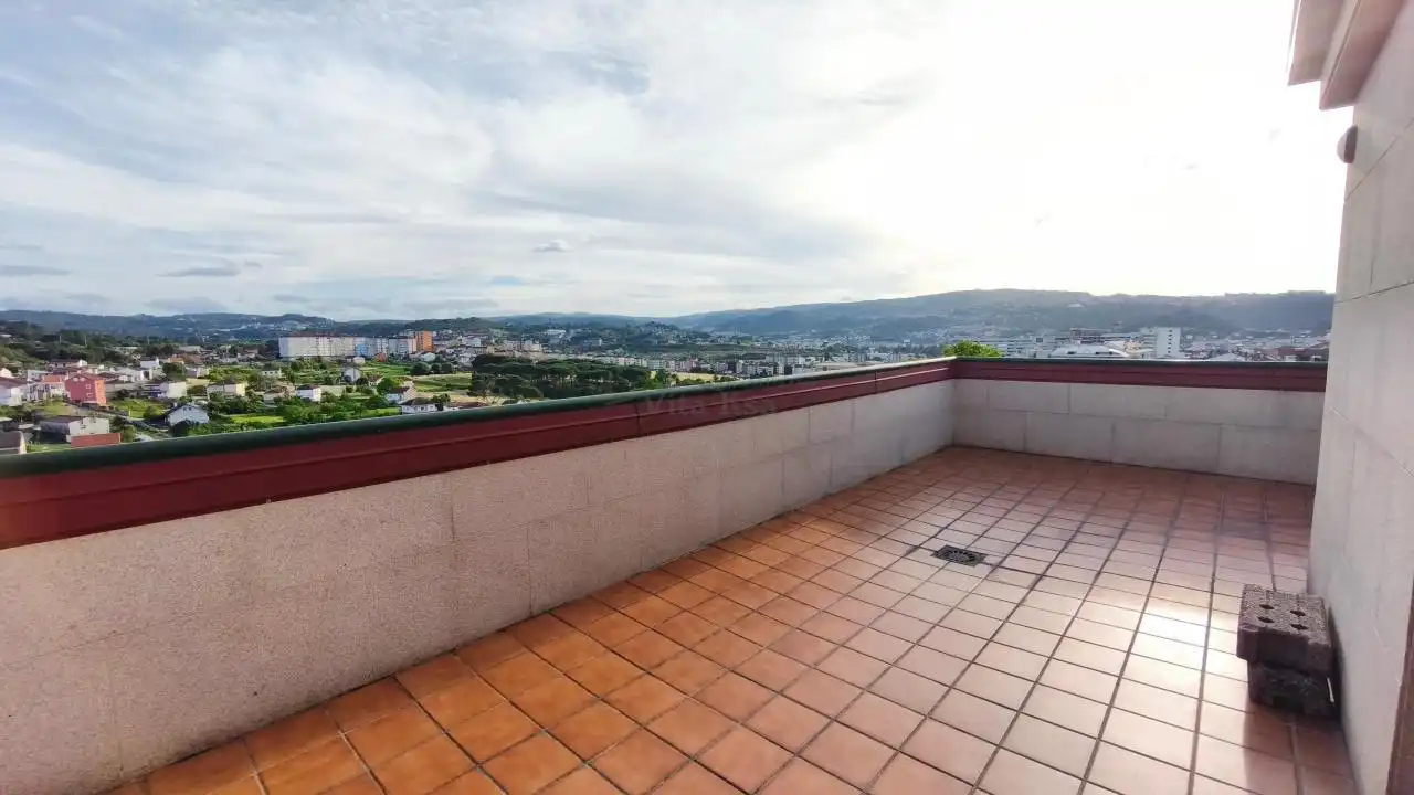 Terrassa de Pis de lloguer en Ourense Capital  amb Calefacció, Parquet i Terrassa