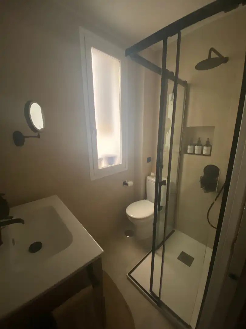 Bathroom of Flat for rent in Madrid  with Air Conditioner and Furnished