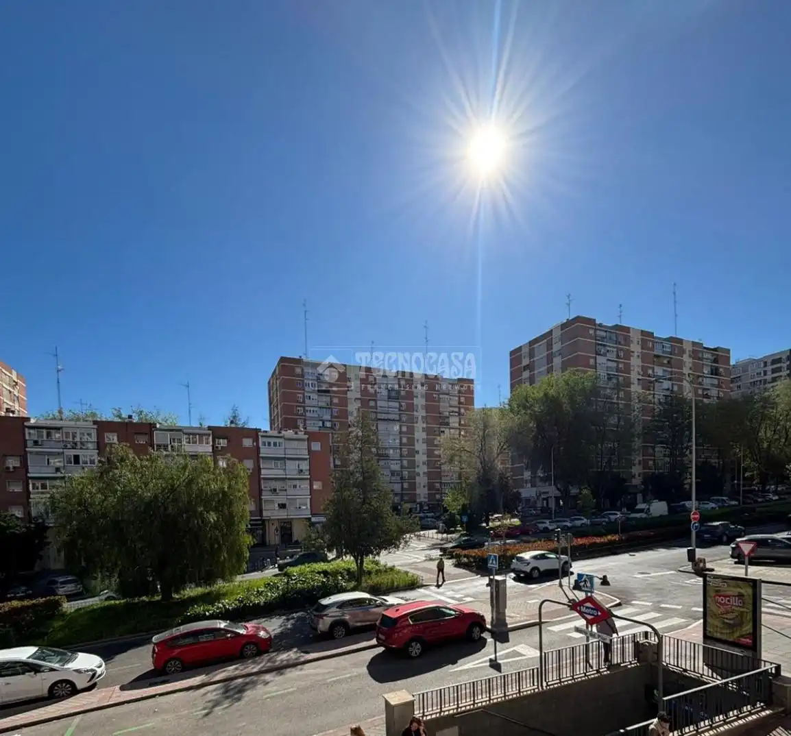 Vista exterior de Piso en venta en Madrid