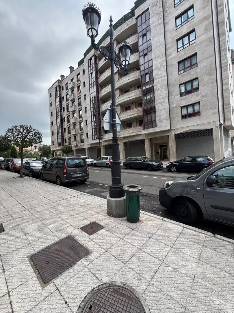 Vista exterior de Traster en venda en Oviedo 