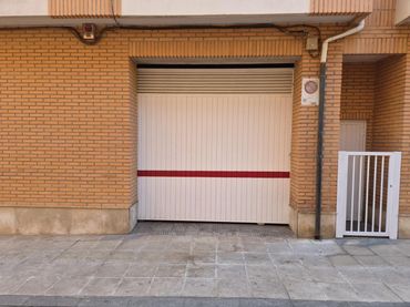 Aparcament de lloguer a Canónigo Segarra 32