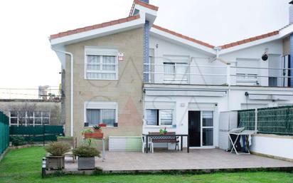 Vista exterior de Casa o xalet en venda en Marina de Cudeyo amb Calefacció, Terrassa i Traster