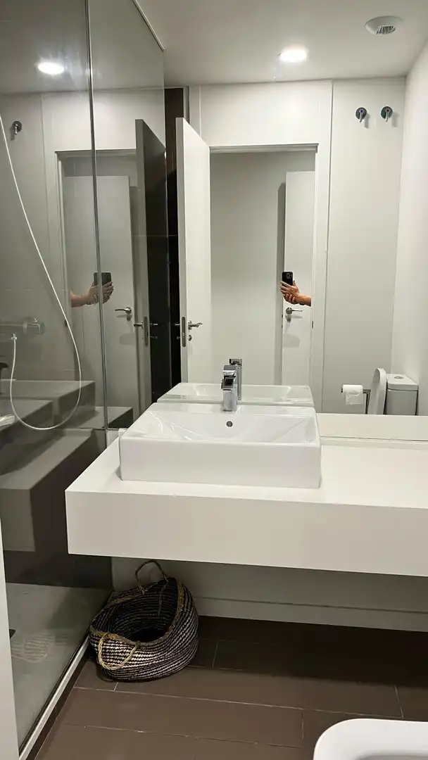 Baño de Piso de alquiler en Estepona con Aire acondicionado, Jardín privado y Trastero
