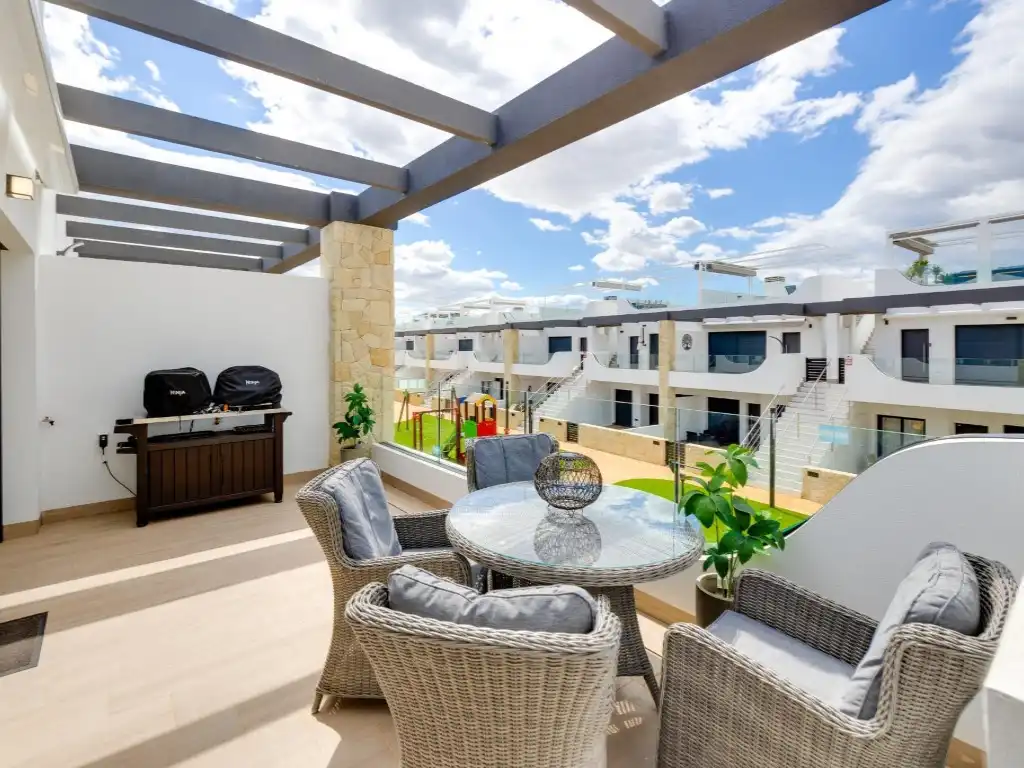 Bungalow with pool for sale in calle campanario